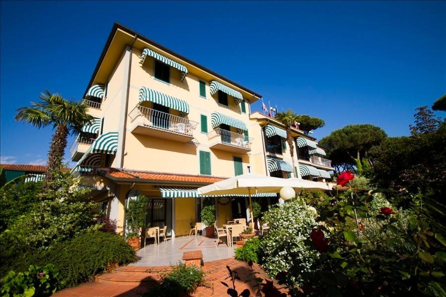 Hotel Gemma Del Mare Marina di Pietrasanta Kültér fotó